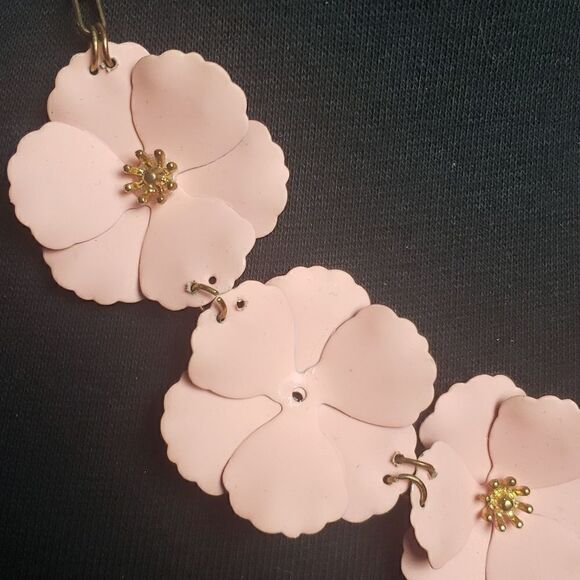 Pink Flower Necklace  - Picture 4 of 4